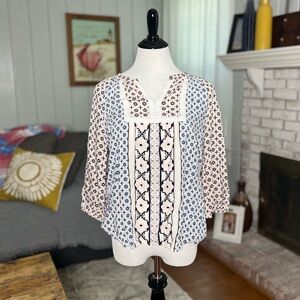 Crown & Ivy v neck key hole floral blouse